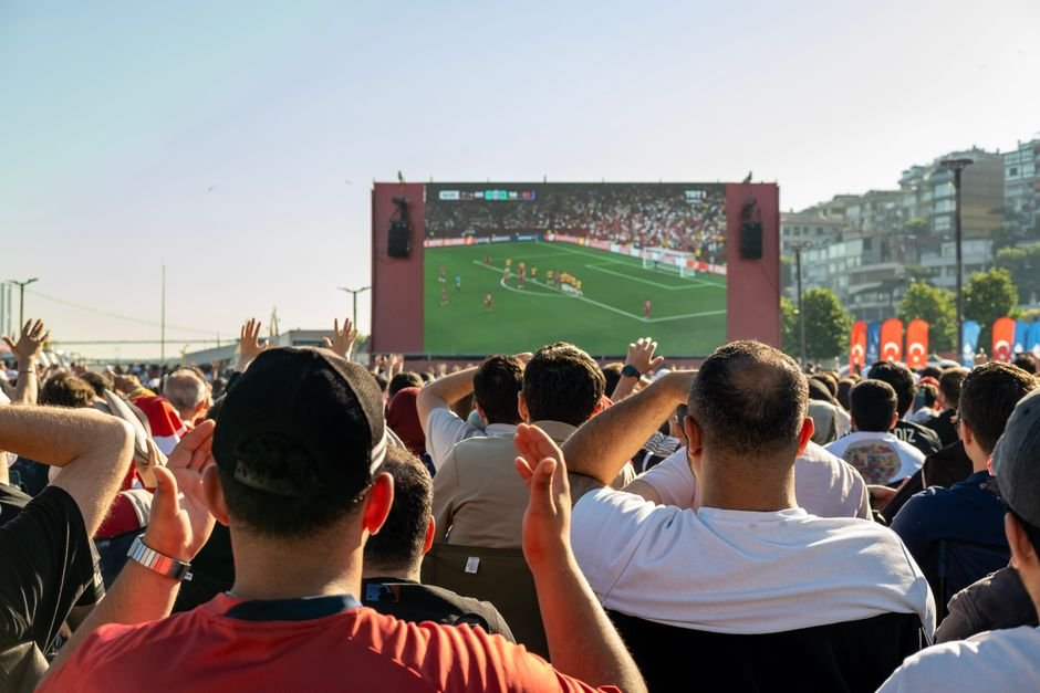 Uruguay v Spain – World Cup live updates and latest as European champions lead at break in battle for top spot – TNT Sports