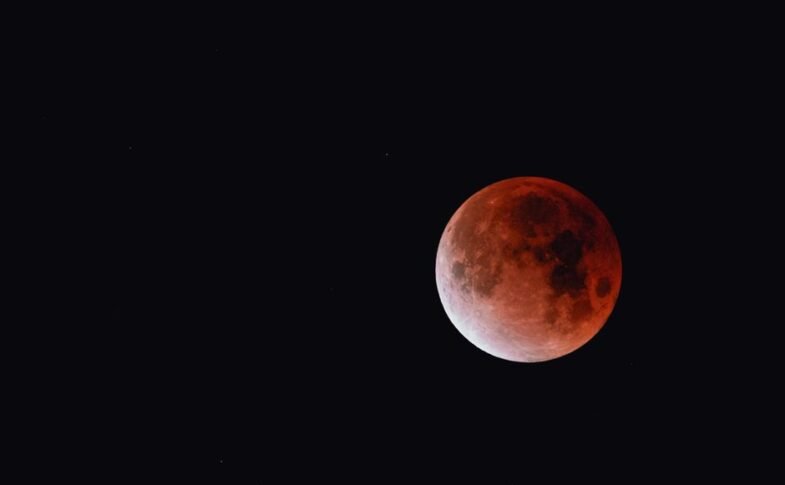 Near-Total Lunar Eclipse Will Turn Moon Blood Red – The New York Times