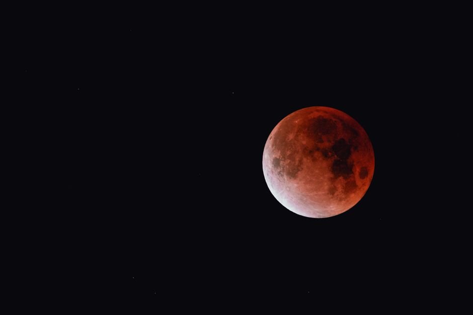 Near-Total Lunar Eclipse Will Turn Moon Blood Red – The New York Times