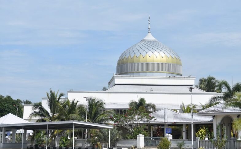 Ex-minister remanded for two more days over Tabung Haji RCI probe – The Star