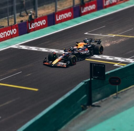 F1 Singapore Grand Prix: Max Verstappen wins at Marina Bay Street Circuit for first time – Yahoo Sports