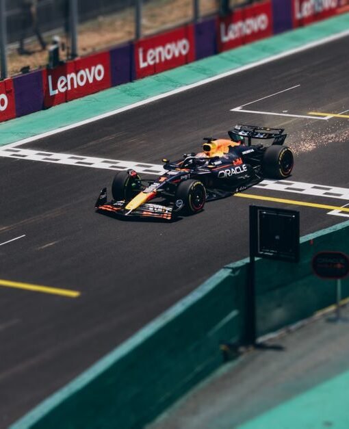 F1 Singapore Grand Prix: Max Verstappen wins at Marina Bay Street Circuit for first time – Yahoo Sports