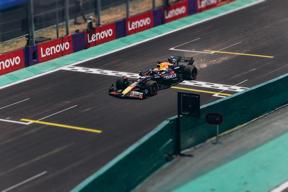 F1 Singapore Grand Prix: Max Verstappen wins at Marina Bay Street Circuit for first time – Yahoo Sports