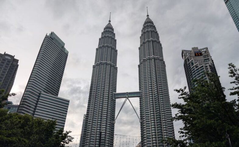 Petronas boosts payments to Malaysia as oil prices surge – Free Malaysia Today