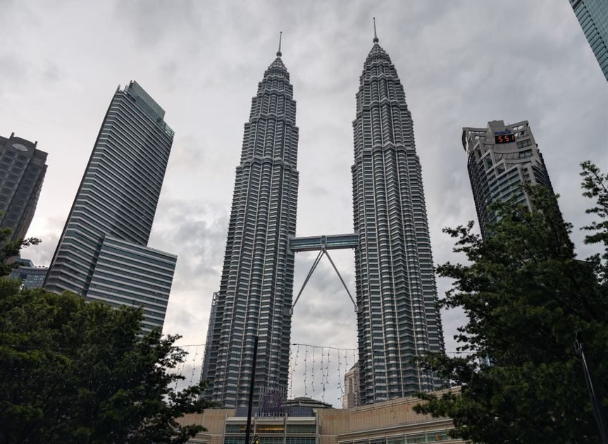 Petronas boosts payments to Malaysia as oil prices surge – Free Malaysia Today
