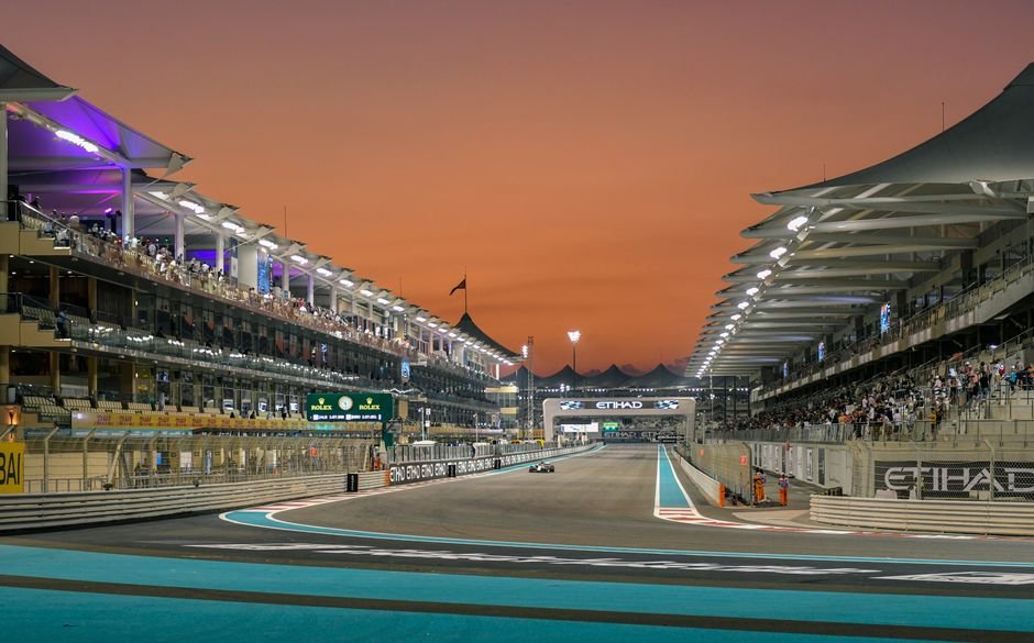 F1 Singapore Grand Prix: Max Verstappen wins at Marina Bay Street Circuit for first time - Yahoo Sports